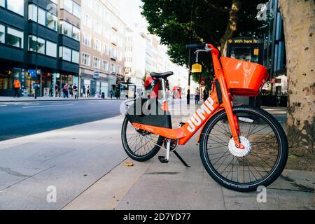 City of London, UK, 12. Juli 2019: Jump Electric Bikes UBER, opeates in London Vereinigtes Königreich. Stockfoto