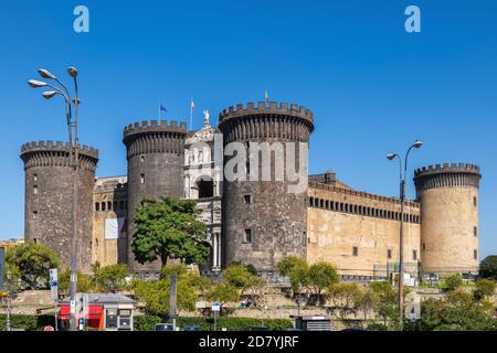 Castel Nuovo (Neues Schloss) oder Maschio Angioino (Angevin Keep), mittelalterliche Burg in der Stadt Neapel, Italien Stockfoto