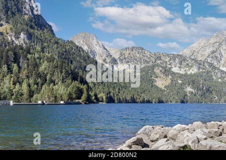 Sant Maurici Bergsee im Nationalpark Aiguestortes i Estany de Sant Maurici, Lleida, Spanien. Stockfoto