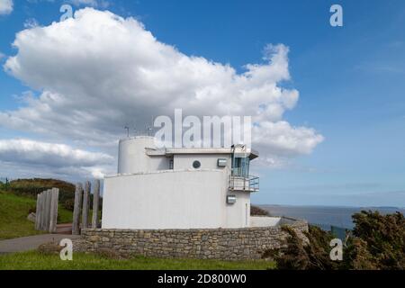 Nells Point, Barry Island, der Aussichtspunkt der National Coastwatch Institution, mit Blick auf den Bristol Channel, Glamorgan, South Wales. Stockfoto