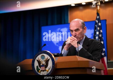 US-Sonderbeauftragter für Venezuela Elliott Abrams spricht mit Reportern während einer Briefing im Außenministerium am 25. Juni 2019 in Washington, D.C. Abrams sprach über die laufenden US-Bemühungen in Venezuela sowie die Ankunft des venezolanischen Gen. Manuel Ricardo Cristopher Figuera, Der ehemalige Leiter der venezolanischen Geheimdienstpolizei, der am Montag in den USA eintraf. Figuera soll dem US-unterstützten Oppositionsführer Juan Guaidó bei seinem Aufstand am 30. April gegen den venezolanischen Präsidenten Nicolás Maduro geholfen haben. Quelle: Alex Edelman/The Photo Access Stockfoto