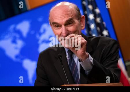 US-Sonderbeauftragter für Venezuela Elliott Abrams spricht mit Reportern während einer Briefing im Außenministerium am 25. Juni 2019 in Washington, D.C. Abrams sprach über die laufenden US-Bemühungen in Venezuela sowie die Ankunft des venezolanischen Gen. Manuel Ricardo Cristopher Figuera, Der ehemalige Leiter der venezolanischen Geheimdienstpolizei, der am Montag in den USA eintraf. Figuera soll dem US-unterstützten Oppositionsführer Juan Guaidó bei seinem Aufstand am 30. April gegen den venezolanischen Präsidenten Nicolás Maduro geholfen haben. Quelle: Alex Edelman/The Photo Access Stockfoto