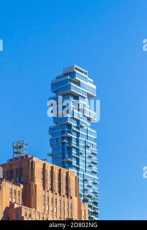 New York, NY - October 18 2017: USA 56 Leonard Street ist ein 821 Fuß 250 m hoher Wolkenkratzer auf der Leonard Street in Tribeca, New York City, USA Stockfoto