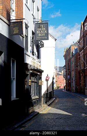 Kingston upon Hull, East Riding of Yorkshire, England UK für Pub - Olde Black Boy - anmelden Stockfoto