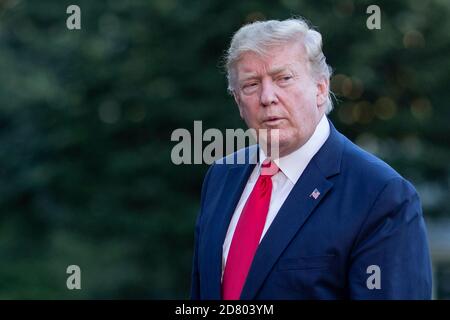 US President Donald Trump arrives at the White House aboard Marine One after a trip to Asia on June 30, 2019 in Washington, DC. Trump attended the G-20 summit, visited South Korea, and briefly met with North Korean leader Kim Jong-un. During his meeting with Jong-un, Trump crossed the Korean DMZ making him the first sitting US President to enter North Korea. Credit: Alex Edelman/The Photo Access Stockfoto