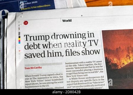 "Trump ertrinkt in Schulden, als Reality-TV ihn rettete, Akten zeigen" Guardian britische Zeitung Überschrift Inside page September 2020 London England Großbritannien Stockfoto