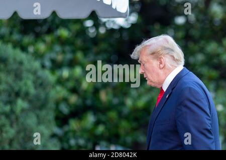 US President Donald Trump arrives at the White House aboard Marine One after a trip to Asia on June 30, 2019 in Washington, DC. Trump attended the G-20 summit, visited South Korea, and briefly met with North Korean leader Kim Jong-un. During his meeting with Jong-un, Trump crossed the Korean DMZ making him the first sitting US President to enter North Korea. Credit: Alex Edelman/The Photo Access Stockfoto