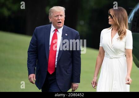 US-Präsident Donald Trump und First Lady Melania Trump treffen am 7. Juli 2019 an Bord von Marine One nach einem Wochenendausflug nach Bedminster, New Jersey, in Washington, DC, im Weißen Haus ein. Quelle: Alex Edelman/The Photo Access Stockfoto