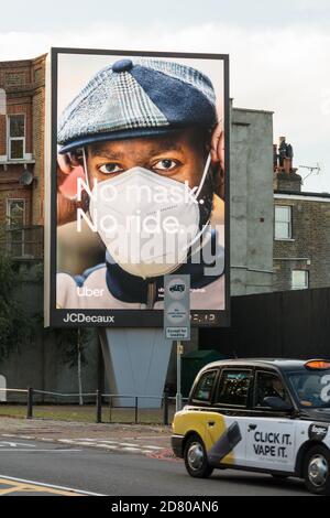 Uber - No Mask, No Ride Werbung in Wandsworth, Southwest London, UK Stockfoto