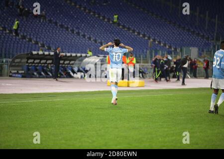 Rom, Italien. Okt. 2020. Im Stadio Olimpico schlagen Bologna 2-1 für das fünfte Spiel der italienischen Serie A in Rom, Italien am 24. Oktober 2020. In diesem Bild feiert Luis Alberto sein eigenes Ziel (Foto: Paolo Pizzi/Pacific Press/Sipa USA) Quelle: SIPA USA/Alamy Live News Stockfoto