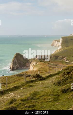 Ein Bild der weltberühmten Jurassic Coast, dieses Foto wurde mit einem Teleobjektiv aufgenommen. Stockfoto