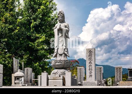 Sotogahama,Aomori,Japan,Asien - 29. August 2019 : Alte Gräber auf dem buddhistischen Friedhof von Gikeiji Stockfoto