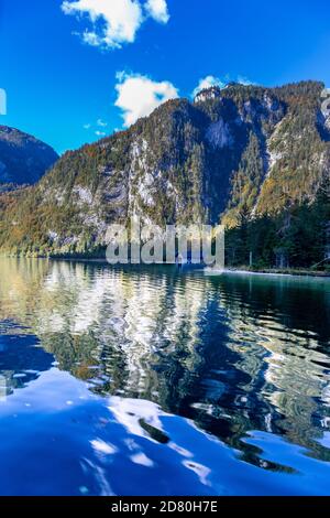 Bootshaus am Ufer des Königssee im Berchtesgadener Land, Bayern, Deutschland. Stockfoto