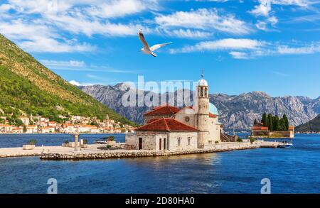 Kirche unserer Lieben Frau von den Felsen und Insel St. George, Bucht von Kotor in der Nähe von Perast, Montenegro Stockfoto