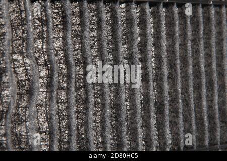 Ein Partikelfilter ist ein Gerät aus faserigen oder porösen Materialien, das feste Partikel wie Staub, Pollen, Schimmel und Bakterien entfernt. Stockfoto