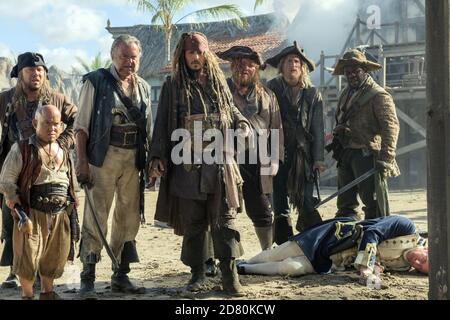 Pirates of the Caribbean: Dead Men Tell No Tales Jahr : 2017 USA Regie: Joachim Ronning, Espen Sandberg Stephen Graham, Martin Klebba, Kevin McNally, Johnny Depp, Danny Kirrane, Adam Brown, Delroy Atkinson Stockfoto