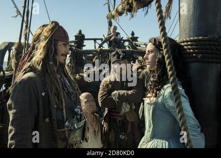 Pirates of the Caribbean: Dead Men Tell No Tales Jahr : 2017 USA Regie : Joachim Ronning, Espen Sandberg Johnny Depp, Stephen Graham, Martin Klebba, Kevin McNally, Kaya Scodelario Stockfoto