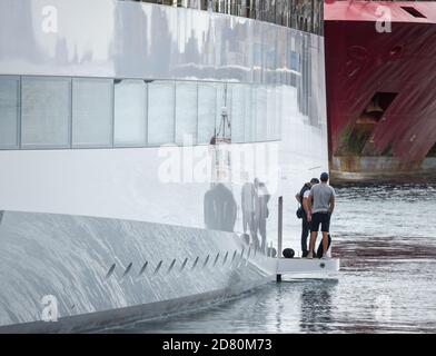 Las Palmas, Gran Canaria, Kanarische Inseln, Spanien. Oktober 2020. Superyacht 'Venus', die im Auftrag des ehemaligen Apple-CEO Steve Jobs liegt, legt in Las Palmas auf Gran Canaria an. Steve Jobs hat die Yacht nie benutzt, da sie erst ein Jahr nach seinem Tod 2011 gestartet wurde. Die 100 Millionen Dollar teure Yacht gehört laut Berichten seiner Witwe Laurene Powell Jobs.Quelle: Alan Dawson/Alamy Live News. Stockfoto