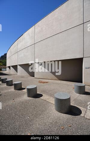 Hauptfassade & Betonverkleidung Musée de Préhistoire des Gorges Du Verdon oder Museum der Vorgeschichte von Norman Foster (2001) In Quinson Provence Frankreich Stockfoto