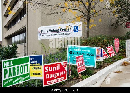 Poster und Zeilen zur frühen Abstimmung in Maryland, USA Stockfoto