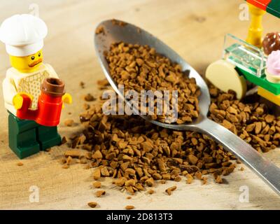 Das Foto wurde am 26. Oktober 2020 in France.nit's Coffee Time, ein Moment der Entspannung. Ein Lebensmittelhändler, der eine Tasse Kaffee hat. Stockfoto