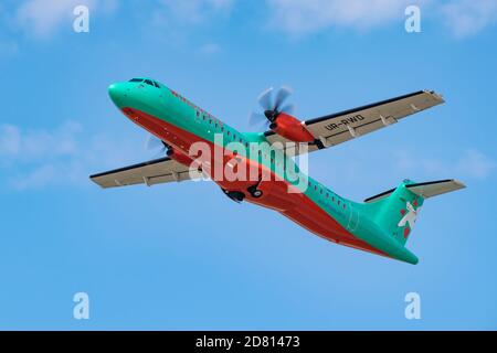 Boryspil, Ukraine - 25. September 2020: Die Windrose ATR-72-600 nimmt vom Flughafen ab Stockfoto