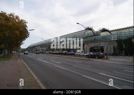 Der Straßenzug Seefelder Straße zwischen Galenstraße und Altstädter Ring am Rathaus Spandau soll Fußgängerzone werden. Stockfoto