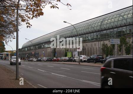 Der Straßenzug Seefelder Straße zwischen Galenstraße und Altstädter Ring am Rathaus Spandau soll Fußgängerzone werden. Stockfoto