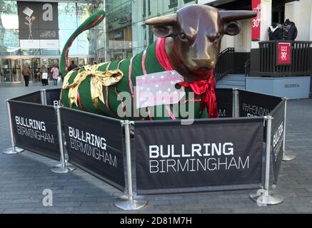 Birmingham Bull Für Christmas Bull Ring Shopping Centre Birmingham Gekleidet England GB Stockfoto