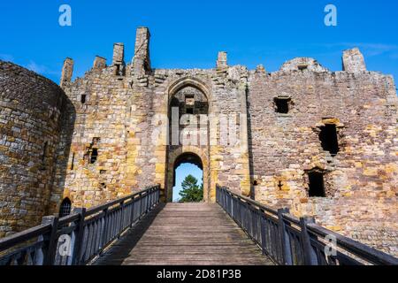 Torhaus und Eingang zum Dirleton Castle in Dirleton Village, East Lothian, Schottland, Großbritannien Stockfoto