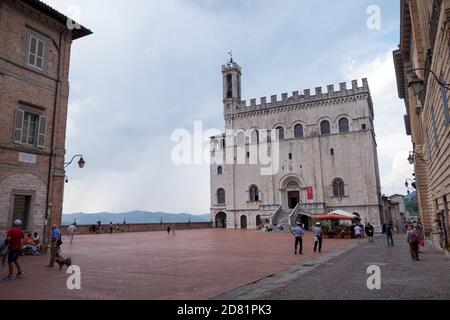 Gubbio - August 2019: Außenansicht des Palazzo dei Consoli Stockfoto