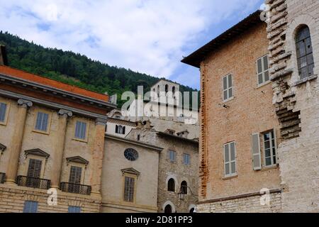 Gubbio - August 2019: Straße im Stadtzentrum Stockfoto