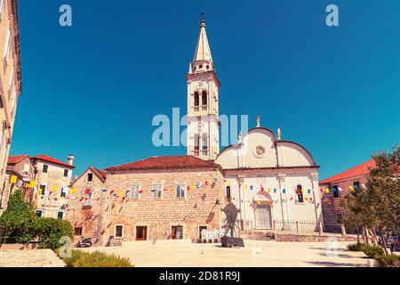 Kirche von Sv. Marija St. Mary in Jelsa Stadt, Hvar, Kroatien. Stockfoto