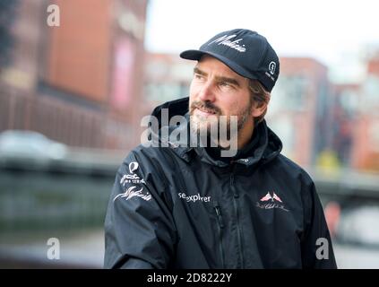 Hamburg, Deutschland. Oktober 2020. Boris Herrmann, Segelsportler, steht in der HafenCity. Quelle: Daniel Bockwoldt/dpa/Alamy Live News Stockfoto