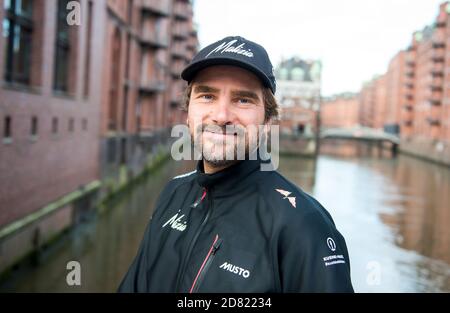 Hamburg, Deutschland. Oktober 2020. Boris Herrmann, Segelsportler, steht in der Speicherstadt. Quelle: Daniel Bockwoldt/dpa/Alamy Live News Stockfoto