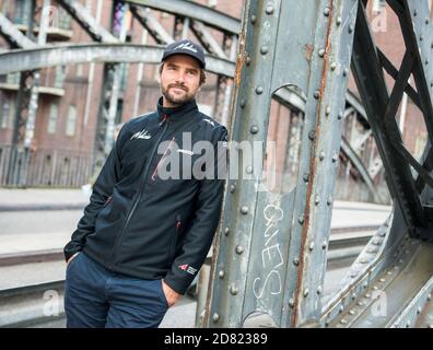 Hamburg, Deutschland. Oktober 2020. Boris Herrmann, Segelsportler, steht in der Speicherstadt. Quelle: Daniel Bockwoldt/dpa/Alamy Live News Stockfoto