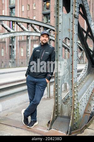 Hamburg, Deutschland. Oktober 2020. Boris Herrmann, Segelsportler, steht in der Speicherstadt. Quelle: Daniel Bockwoldt/dpa/Alamy Live News Stockfoto