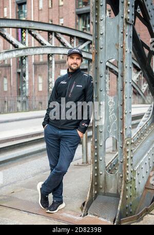 Hamburg, Deutschland. Oktober 2020. Boris Herrmann, Segelsportler, steht in der Speicherstadt. Quelle: Daniel Bockwoldt/dpa/Alamy Live News Stockfoto