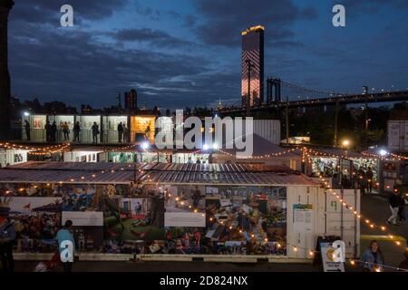 Photoville Pop-up-Kunstausstellung in DUMBO Brooklyn NYC Stockfoto