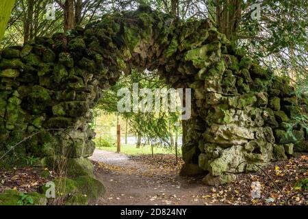 Stourton.Wiltshire.Vereinigtes Königreich.20. Oktober 2020.Blick auf einen Bogen in den Stourhead Gardens in Wiltshire. Stockfoto