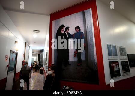 Madrid, Spanien; 26/10/2020.- Centro de Arte Flamenco y Danza Española Amor de Dios setzt seine Verbreitung und Lernaktivitäten mit den Maßnahmen fort, die der zweiten Welle der Covid-19 Pandemie entsprechen.Kulturelle Aktivitäten sind sehr betroffen und versuchen, in Madrid zu überleben, In diesem Raum gibt es auch die Ausstellung über den 'cantaor' Enrique Morente vom 15. Oktober bis 20. Dezember 2020 im Rahmen des Festivals Suma Flamenca 2020. Foto: Juan Carlos Rojas/Picture Alliance weltweit Stockfoto