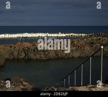 Natürliche Pools an der Küste, Agaete, nördlich von Gran Canaria, Kanarische Inseln Stockfoto