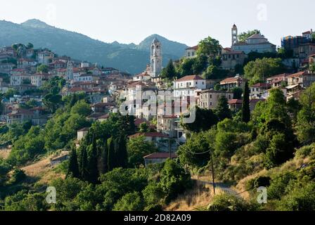 Dimitsana ist ein Dorf in nordwestlichen Berg bedeckt Kiefernwälder von Arcadia, Griechenland Stockfoto