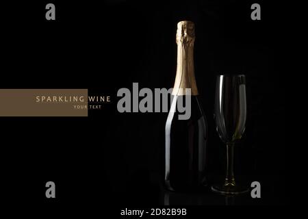 Champagner auf schwarzem Hintergrund mit Platz zum Kopieren. Stockfoto