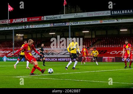 Deventer, Niederlande. Oktober 2020. DEVENTER, Stadion De Adelaarshorst, 26-10-2020, Saison 2020/2021, Niederländer TOTO KNVB Beker. Ga Adler Spieler Luuk Brouwers erzielt 5-0 Punkte während des Spiels Schieß los. Adler - NAC Kredit: Pro Schüsse/Alamy Live Nachrichten Stockfoto