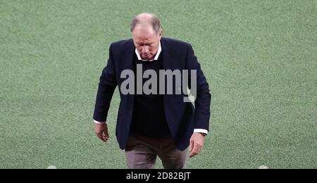 Leverkusen, Deutschland. 27. Okt, 2020. firo: 26.10.2020 Fuvuball: Fußball: 1. Bundesliga-Saison 2020/21 Bayer Leverkusen - FC Augsburg FCA Manager Stefan Reuter Quelle: dpa/Alamy Live News Stockfoto