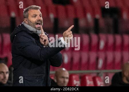 Deventer, Niederlande. Oktober 2020. DEVENTER, Stadion De Adelaarshorst, 26-10-2020, Saison 2020/2021, Niederländer TOTO KNVB Beker. NAC Trainer Maurice Steijn während des Spiels Schieß los. Adler - NAC Credit: Pro Shots/Alamy Live News Stockfoto