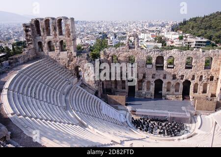 Antikes Theater von Herodes Atticus ist ein kleines Gebäude des alten Griechenlands, das für öffentliche Aufführungen von Musik und Poesie, unten auf der Akropolis und verwendet wird Stockfoto