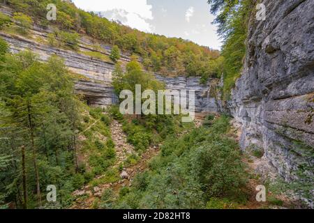 Bonlieu, Frankreich - 09 02 2020: Lake District - die Wasserfall-Straße Stockfoto