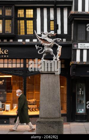 Das Staple Inn ist ein Teil-Tudor-Gebäude auf der Südseite Der High Holborn Street in der City of London Stockfoto